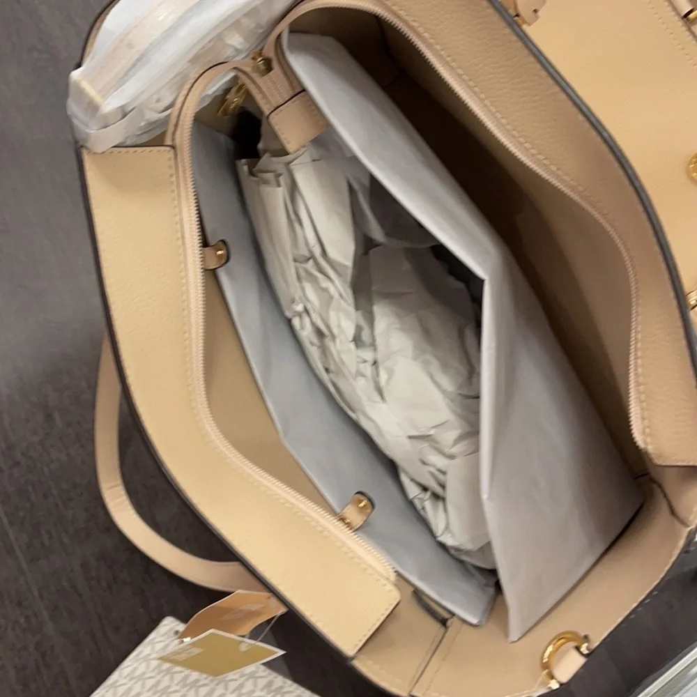 Michael Kors Maisie Large Pebbled Leather 3-in-1 Tote Bag - Picture 5 of 16